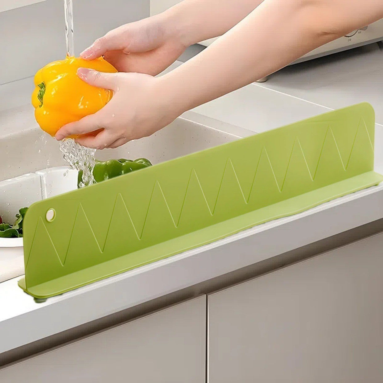 🏆Hot Sale⚡Kitchen Sink Splash Guard - Keep Your Counter Dry & Clean💧